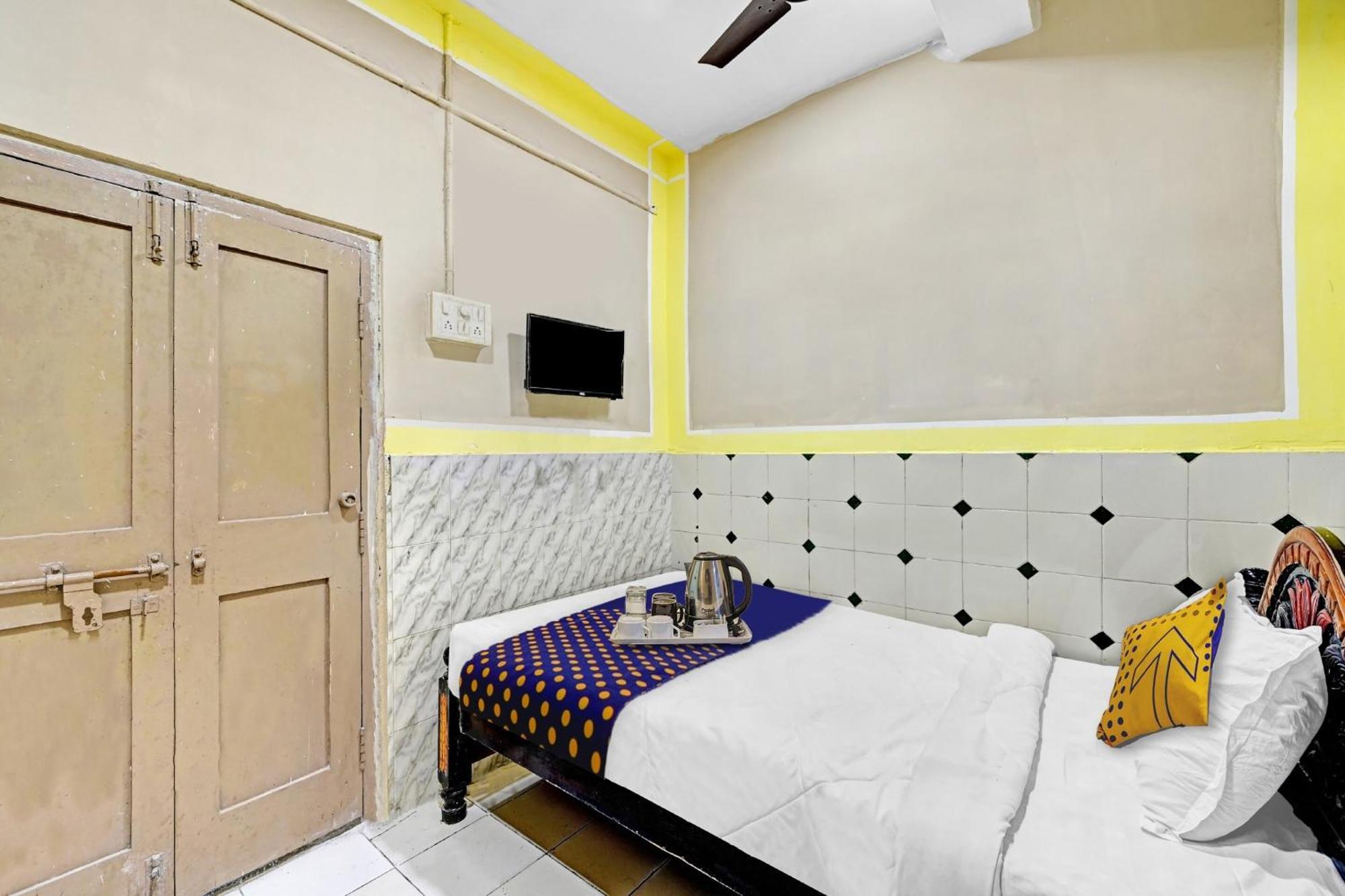 SPOT ON 92758 Hotel Svr Grand Vijayawāda Exteriör bild